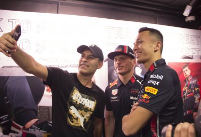 Max Verstappen, Alex Albon y Rafa Márquez divirtiéndose en “The House of Motorsport” de PUMA